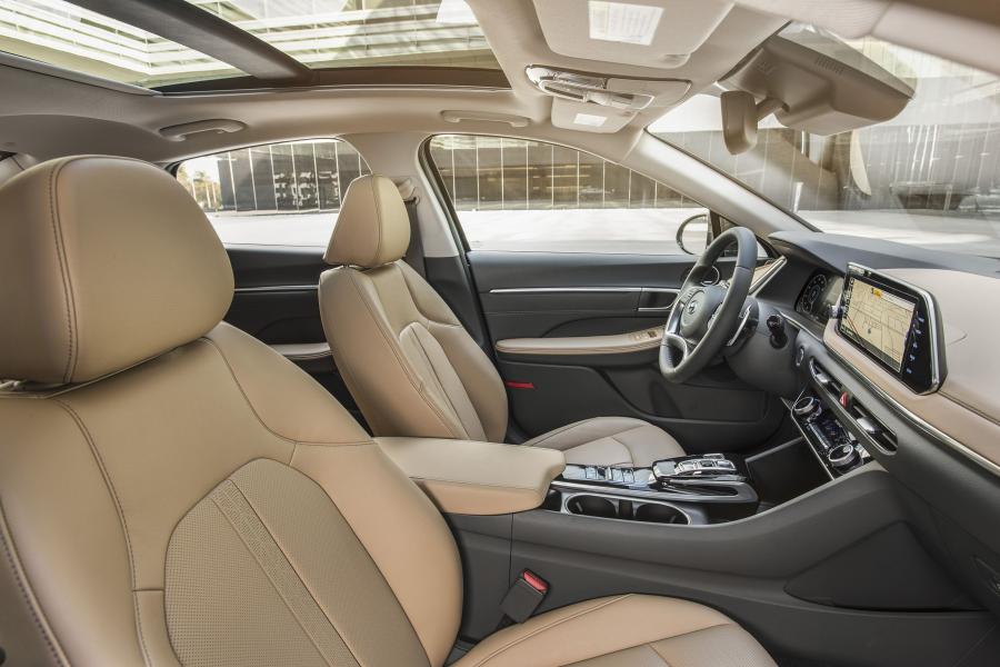 Интерьер Hyundai Sonata 2019 года  (NA) (фото 20 из 42)